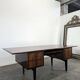 Bureau moderniste en bois exotique