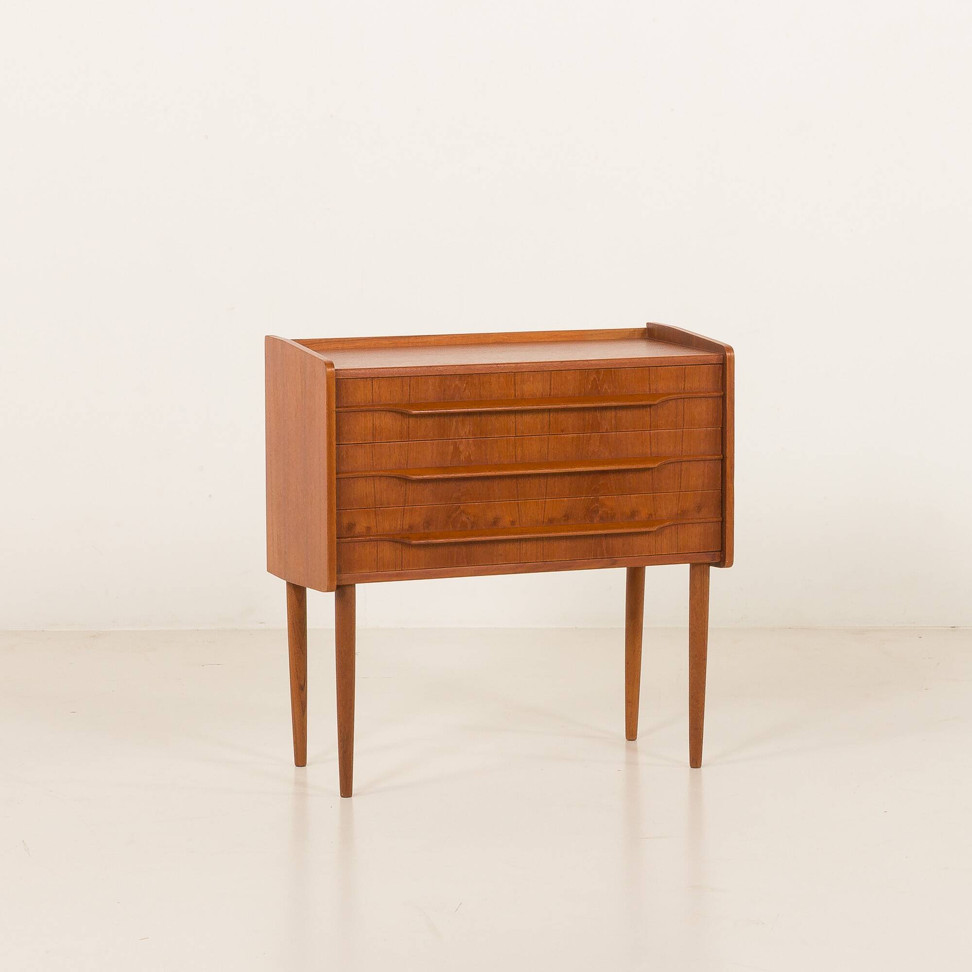 Commode, table de chevet danoise en teck, années 1960