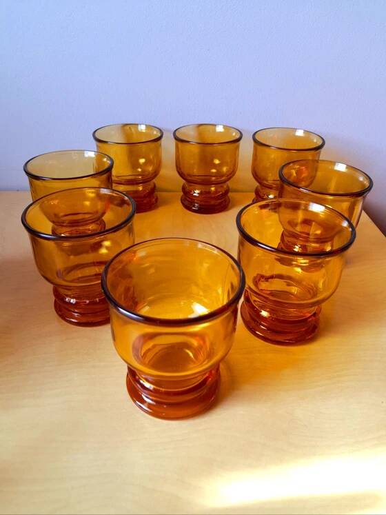 Lot de huit verres ambrés, Pernod 1970