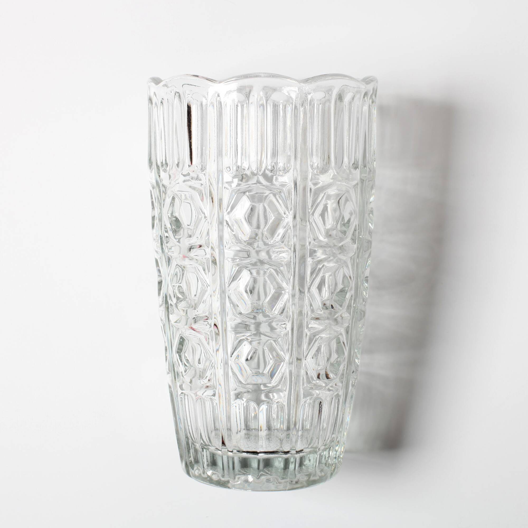 Vase à fleurs vintage en verre massif transparent, pressé à la main / Fidenza / Italie