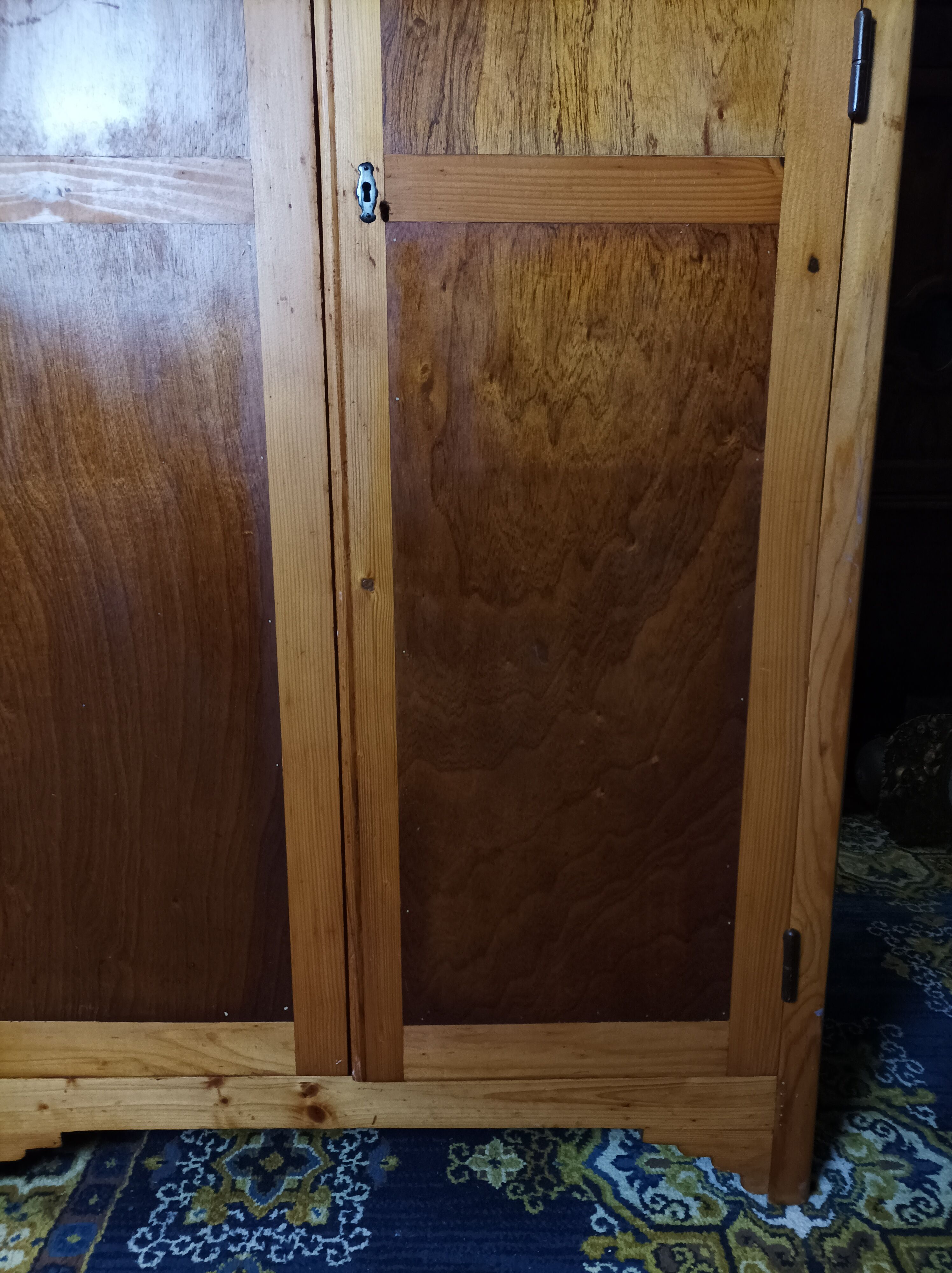 Parisian pine cabinet