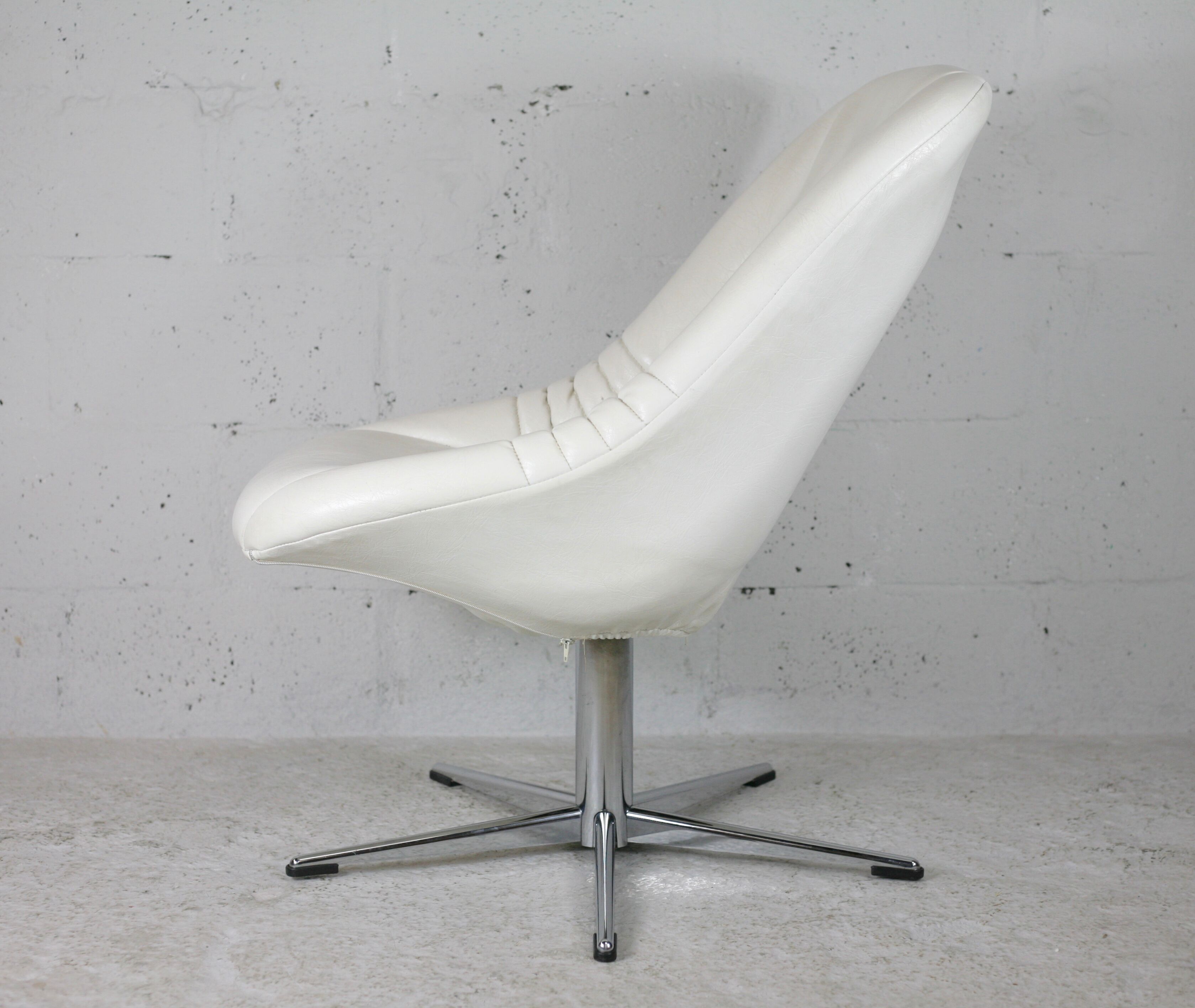 Armchair "Space Age", steel, fiberglass and imitation leather, France, circa 1970