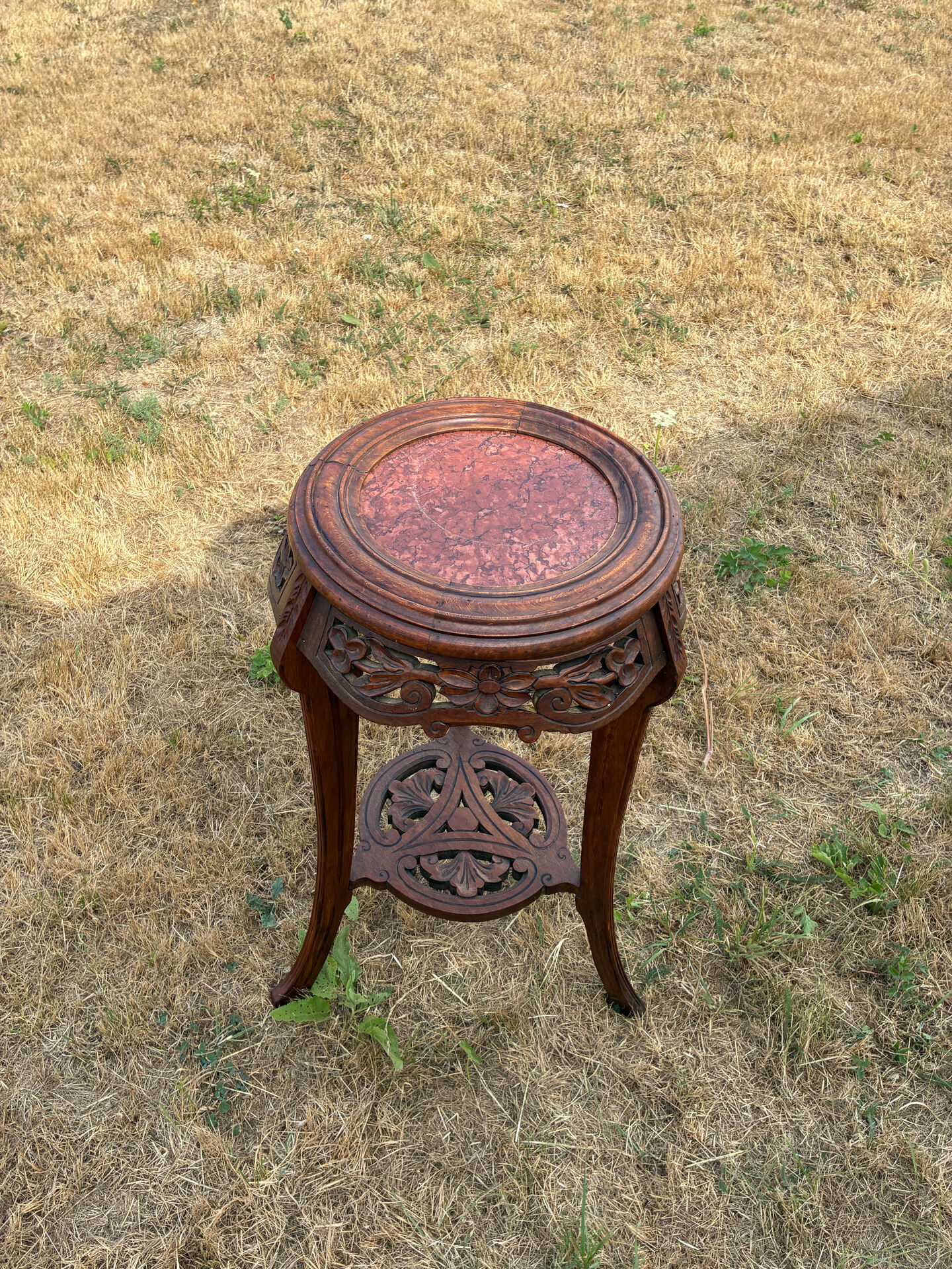Guéridon or side table from the 1930s.
