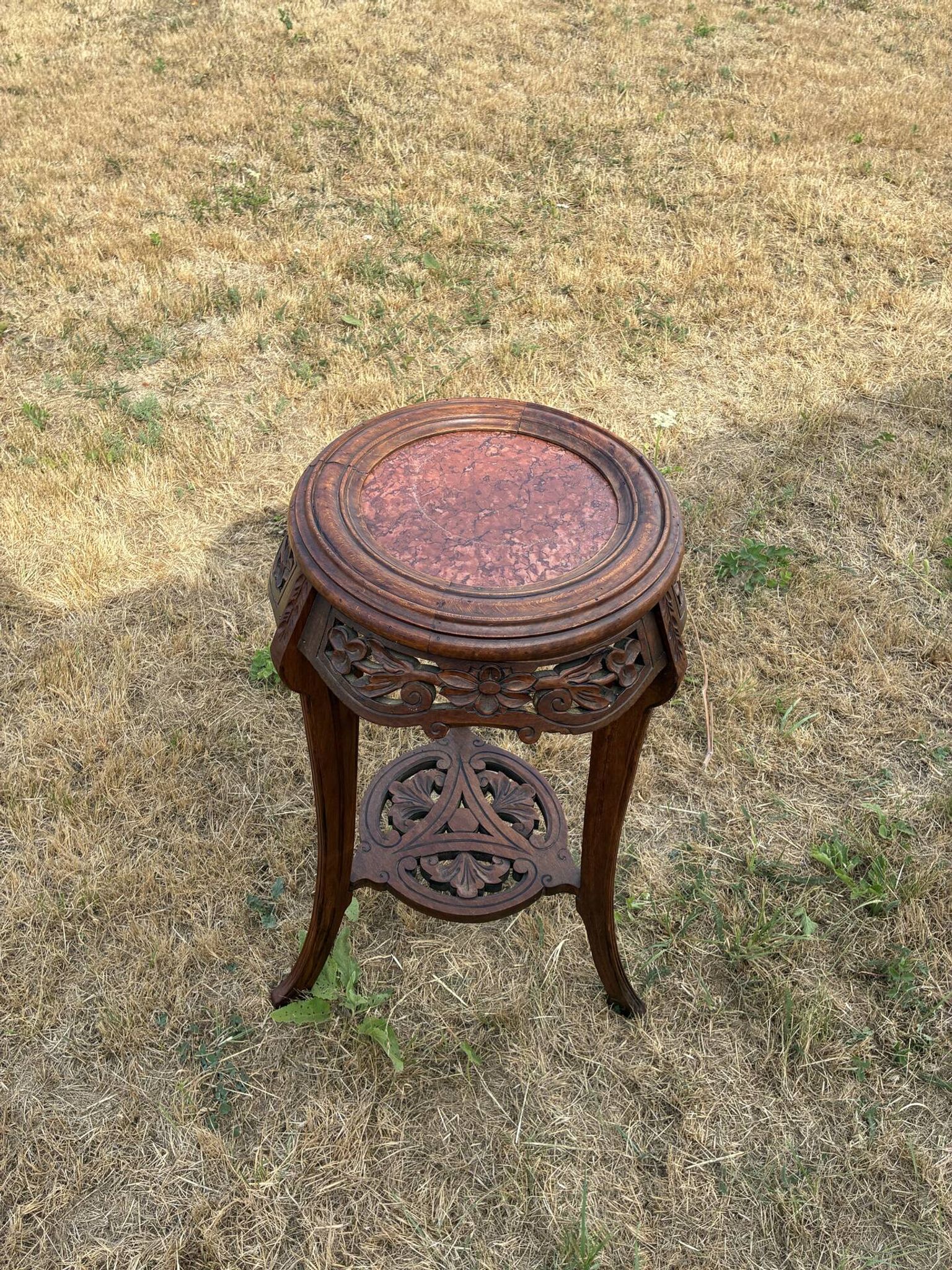 Guéridon or side table from the 1930s.