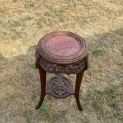 Guéridon or side table from the 1930s.
