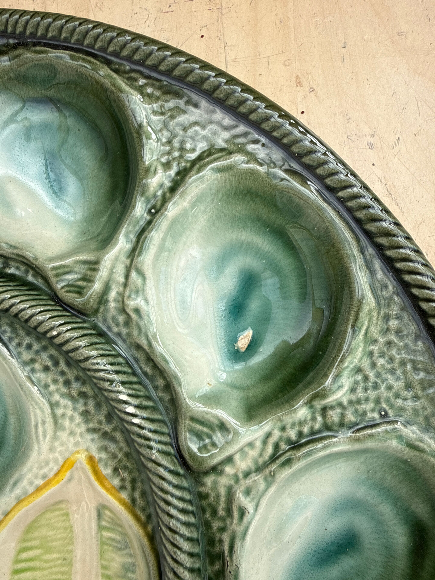 St. Clément XL oesterschaal, groen/gele majolica