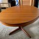 Table ronde dia 116cm extensible type Scandinave en teck et placage de teck an 1960