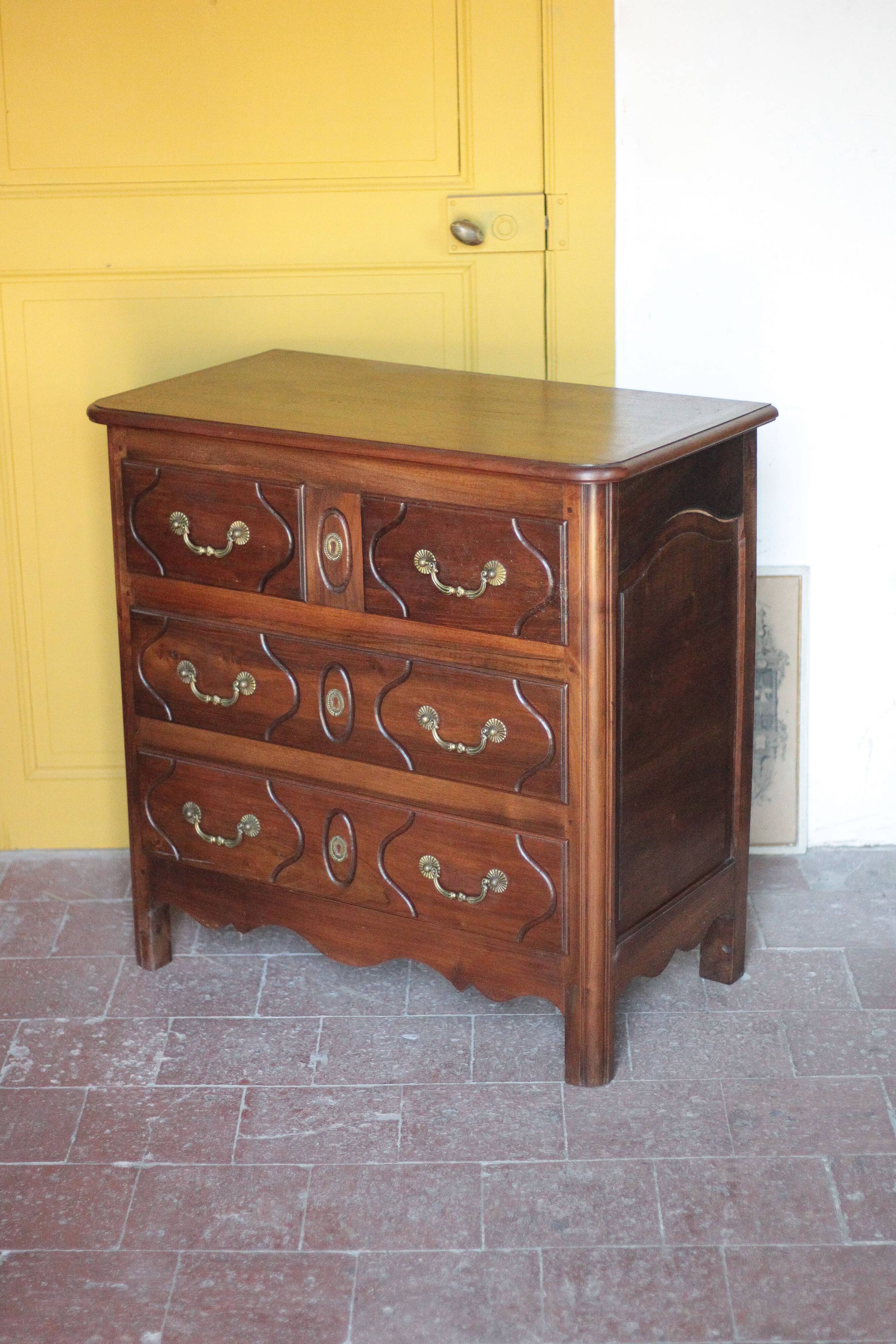 Wooden chest of drawers, storage furniture, antique furniture, Parisian chest of drawers.