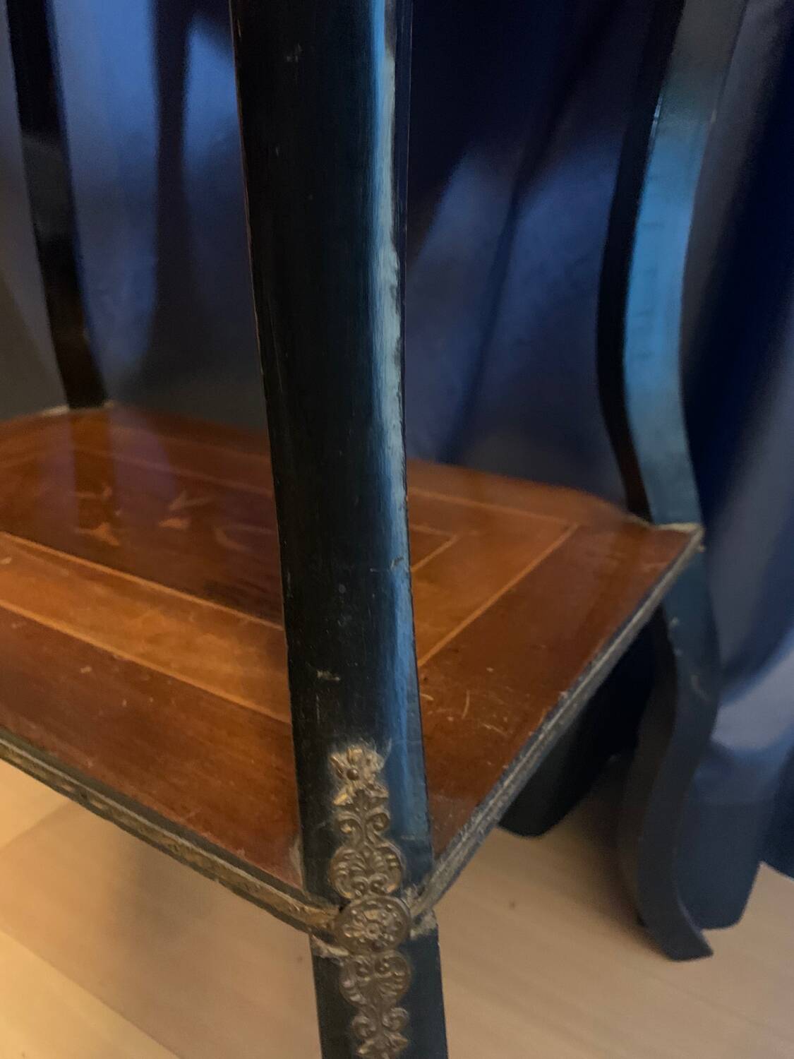 Occasional table marquetry