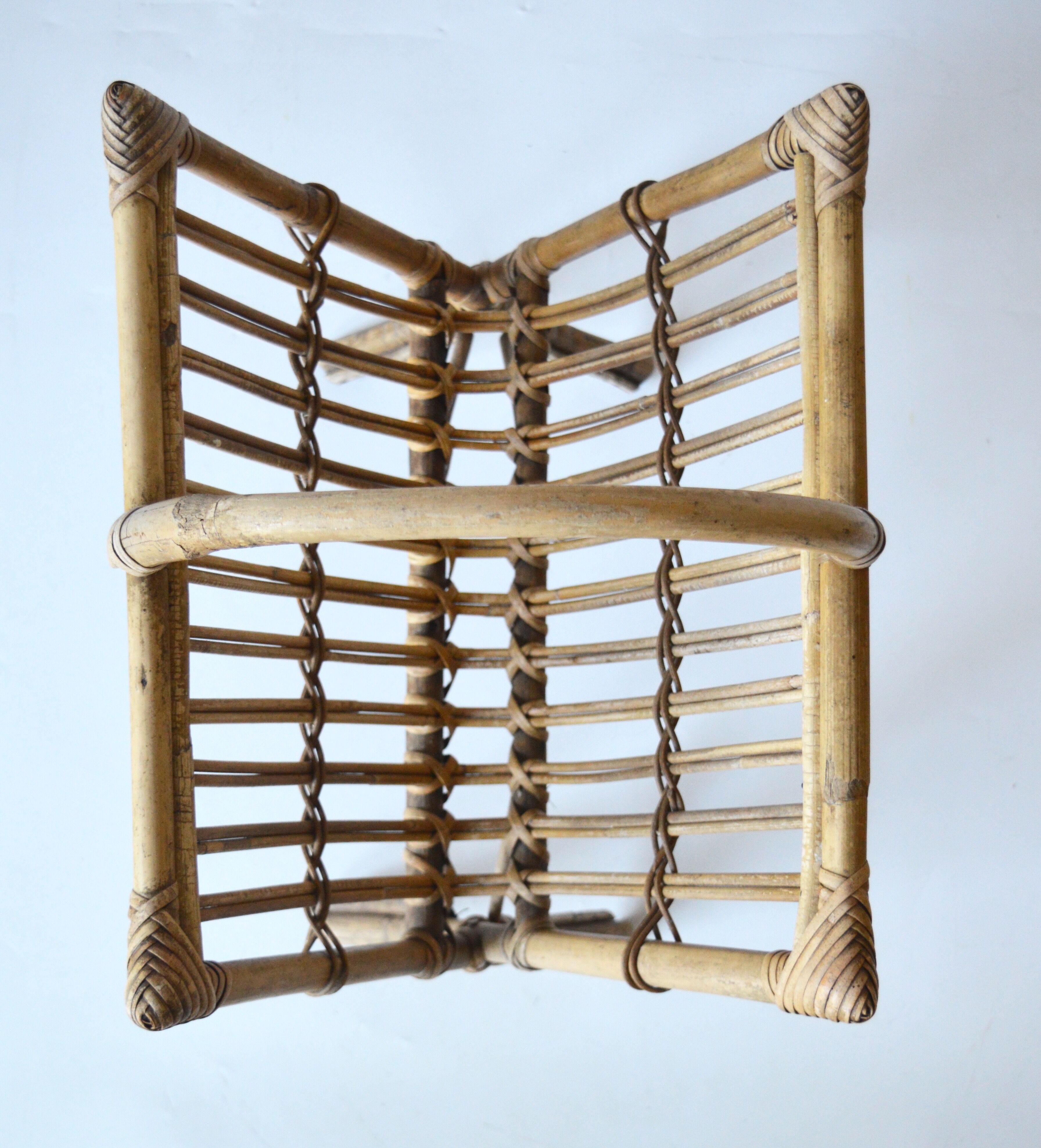 ratin magazine holder