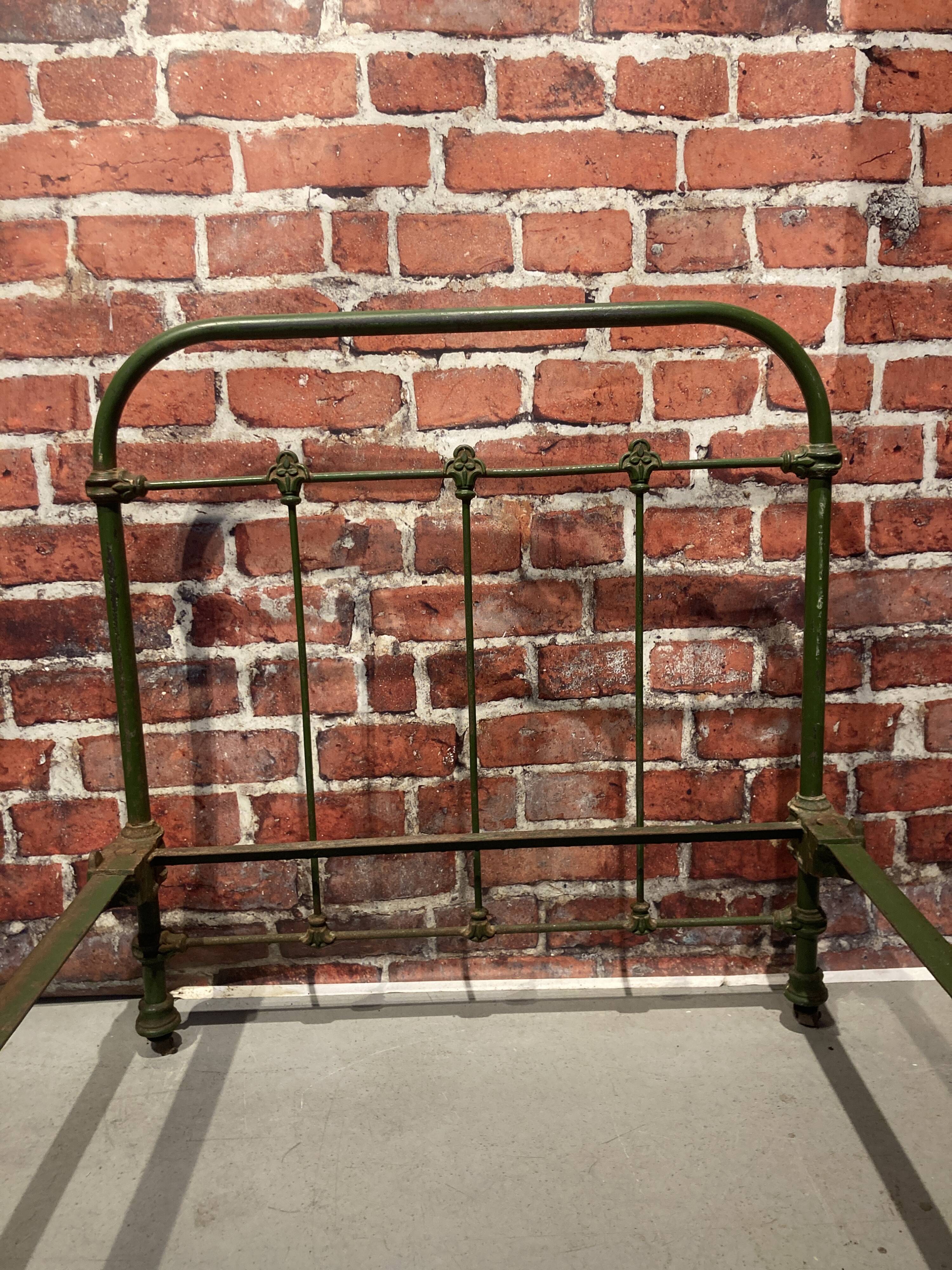 Green metal bed, 1 place