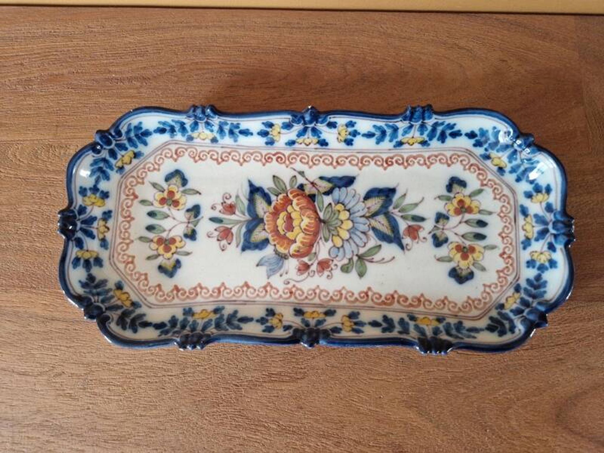 Plat à cake ou à harengs en faience de Royal Tichelaar Makkum