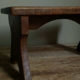 Banc repose-pied ancien en bois massif