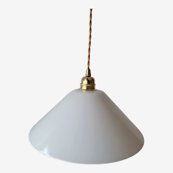 Suspension conique en opaline blanche