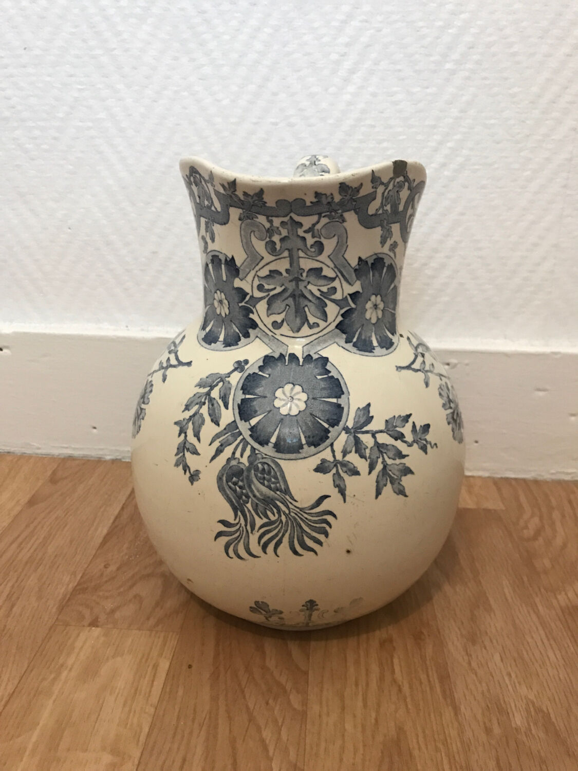 Chantilly toilet bowl