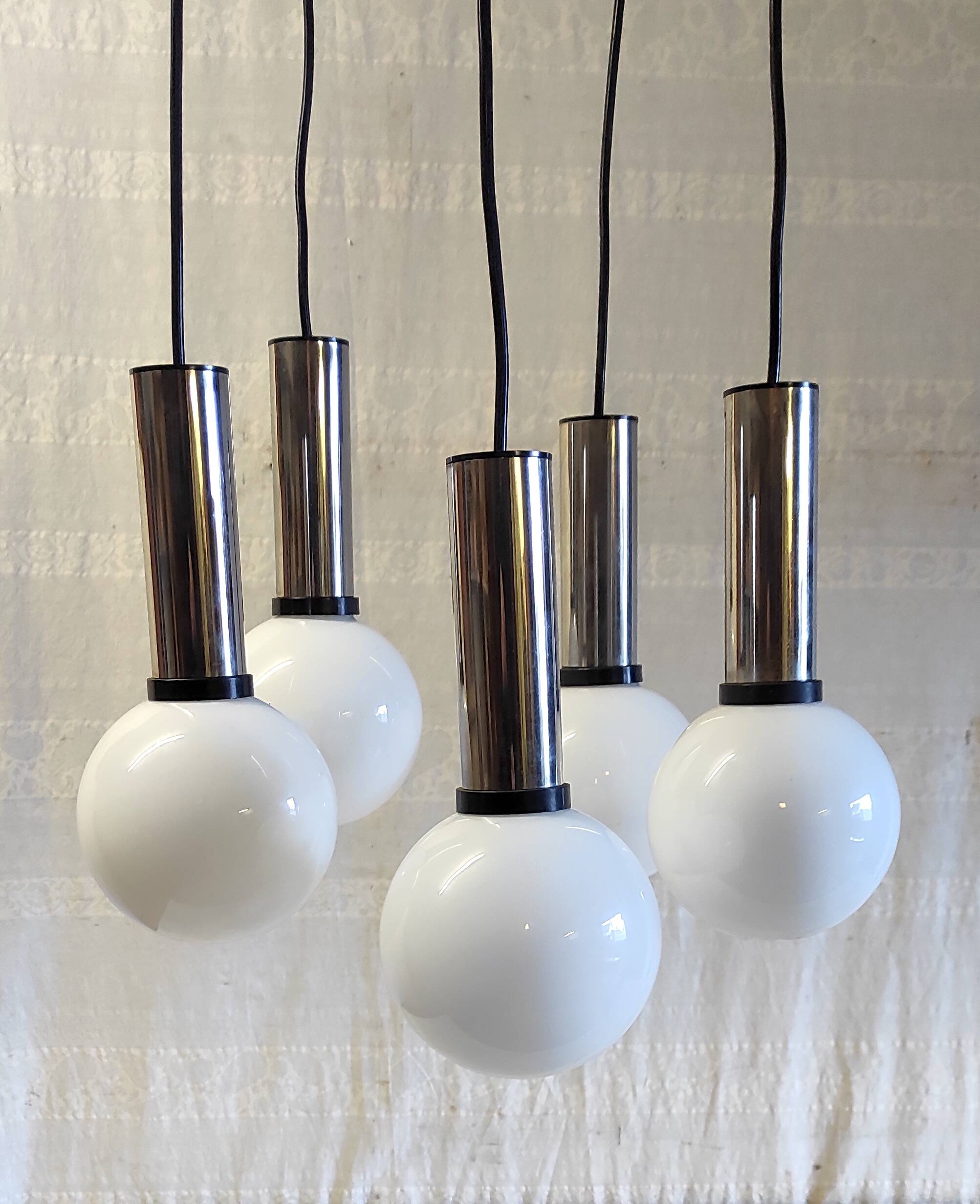 Cascade suspension with 5 chrome metal lights and opaline globes - 1970s