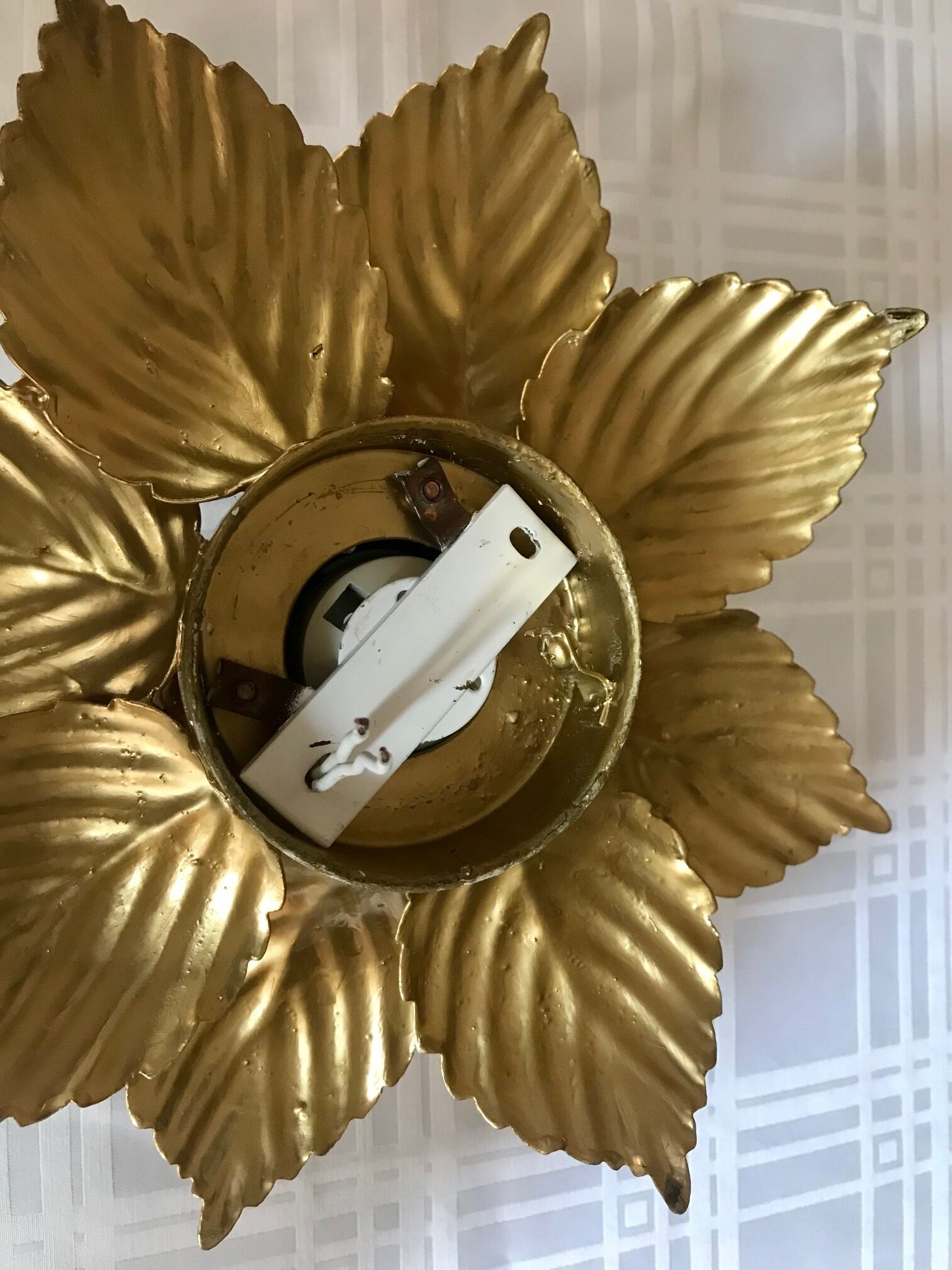 Golden flower wall lamp