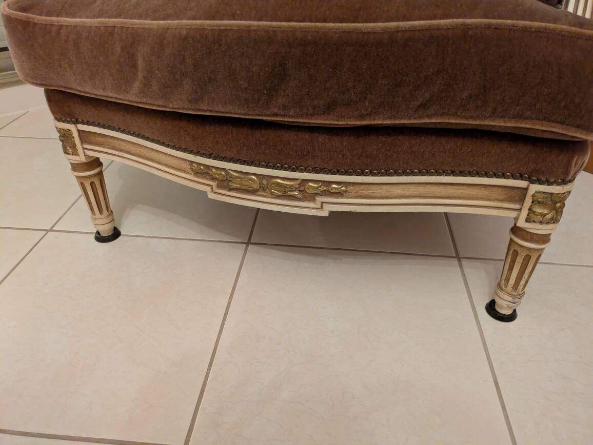 Sofa and two Louis XVI armchairs.