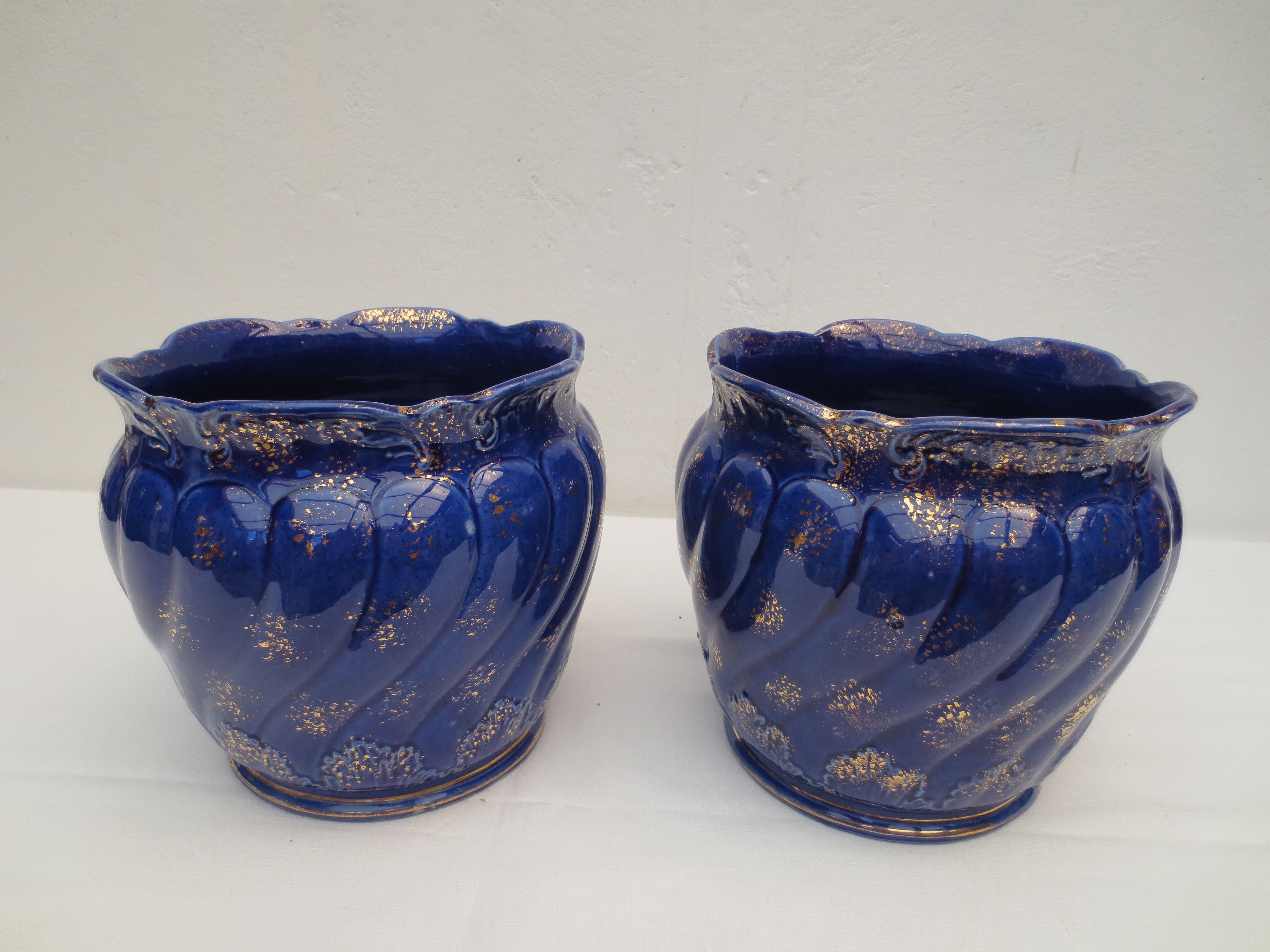 Pair of cache-old pots in midnight blue and gold ceramic