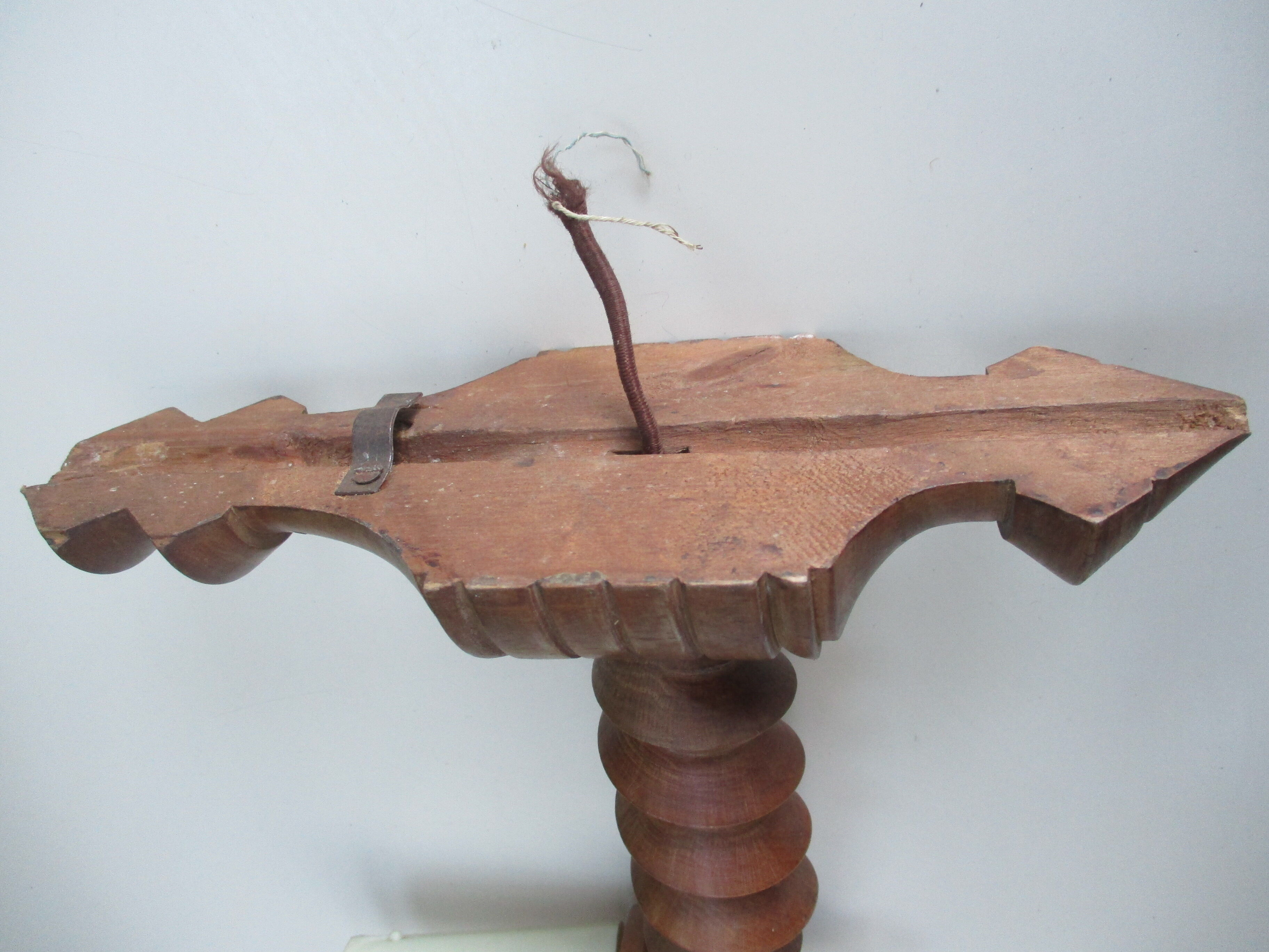 Lustre - wood applique, press screw