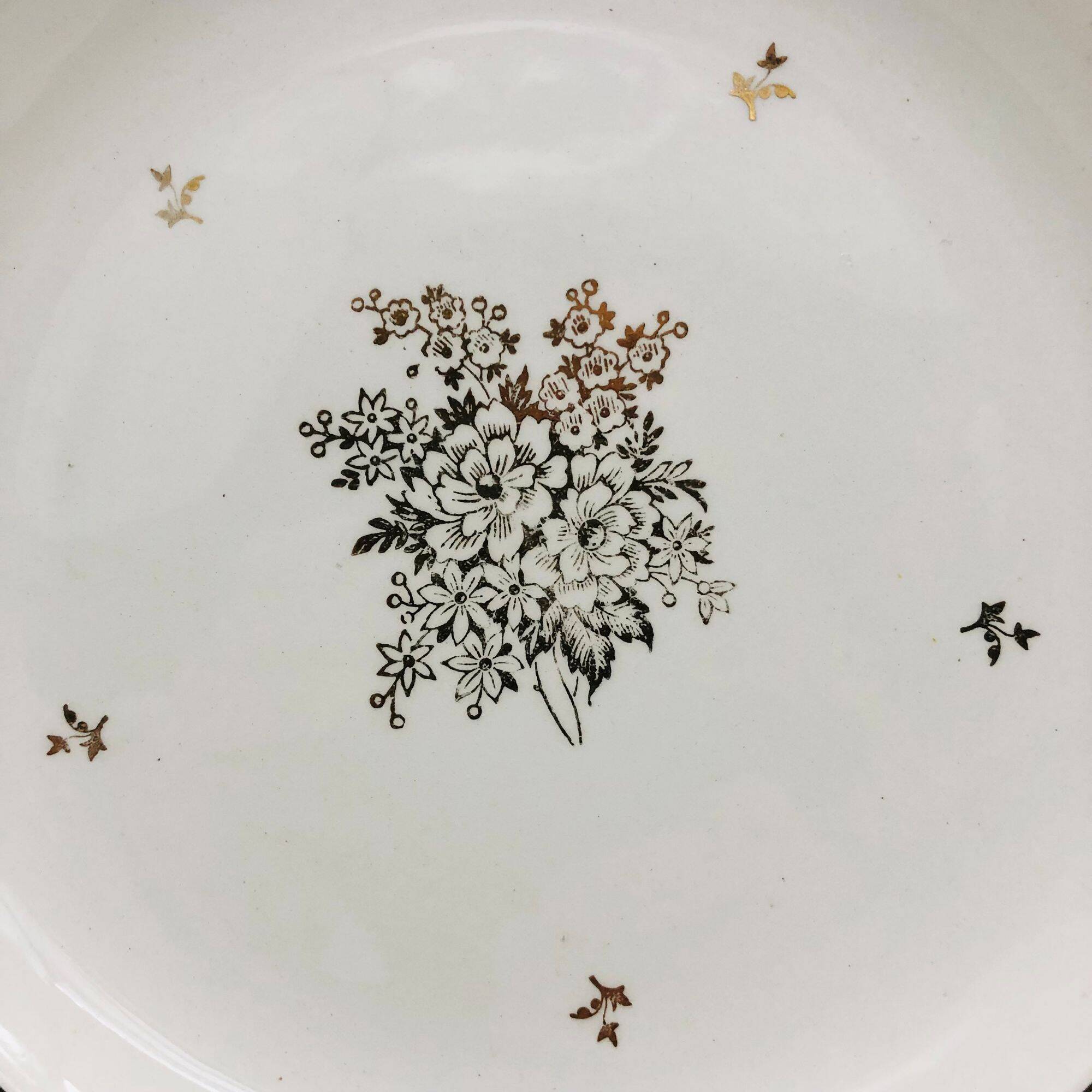 6 deep plates made of semi-porcelain Ardy, serial number 8043.