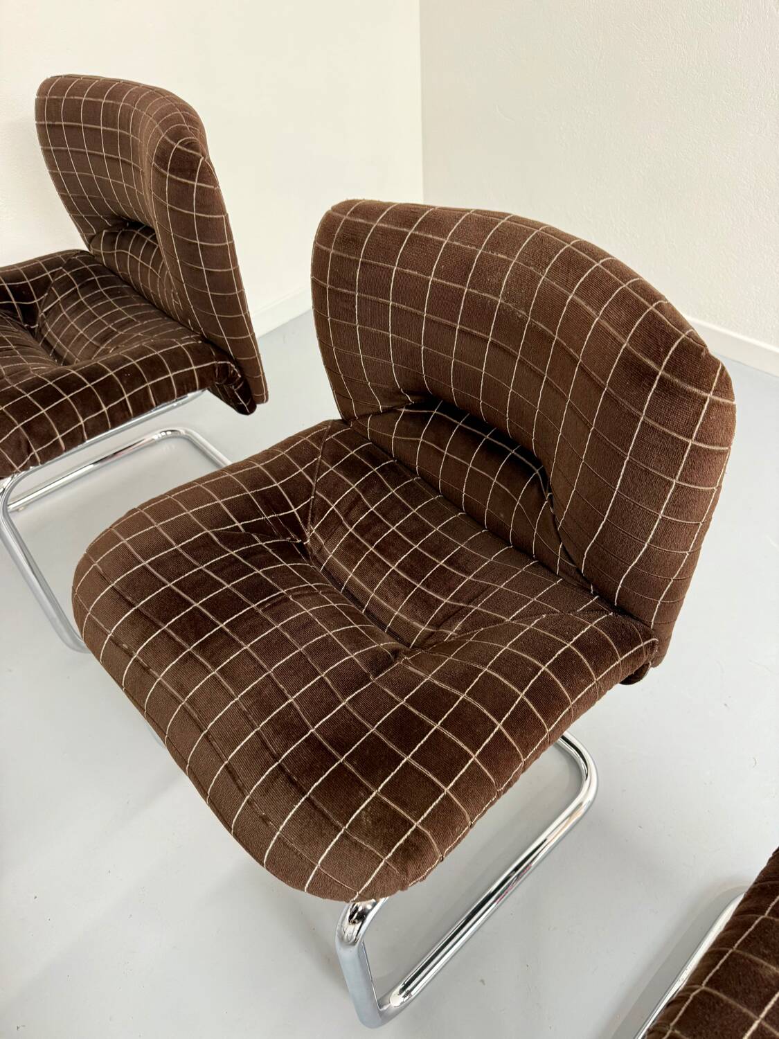 6 old tubular and velvet chairs Italian design from the 70s
