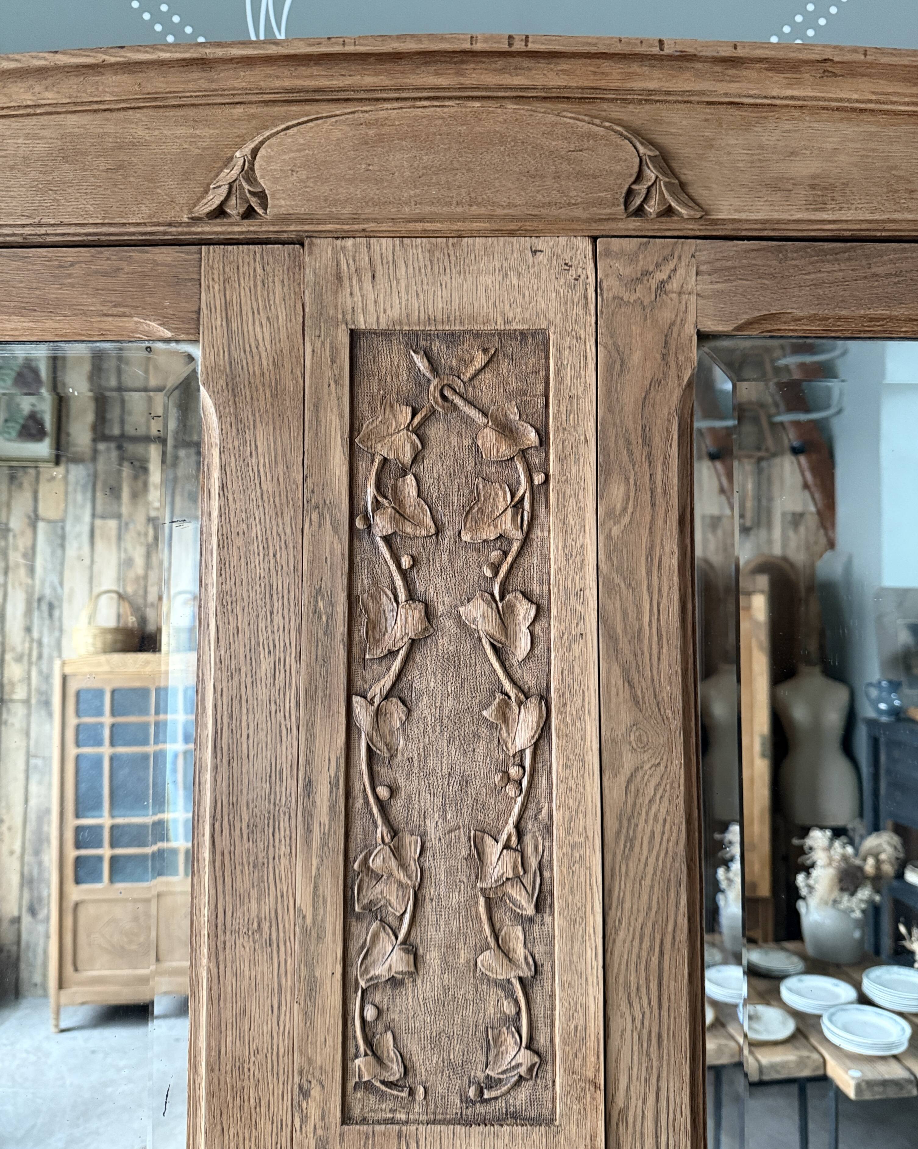 Large Art Nouveau wardrobe in solid oak (renovated)