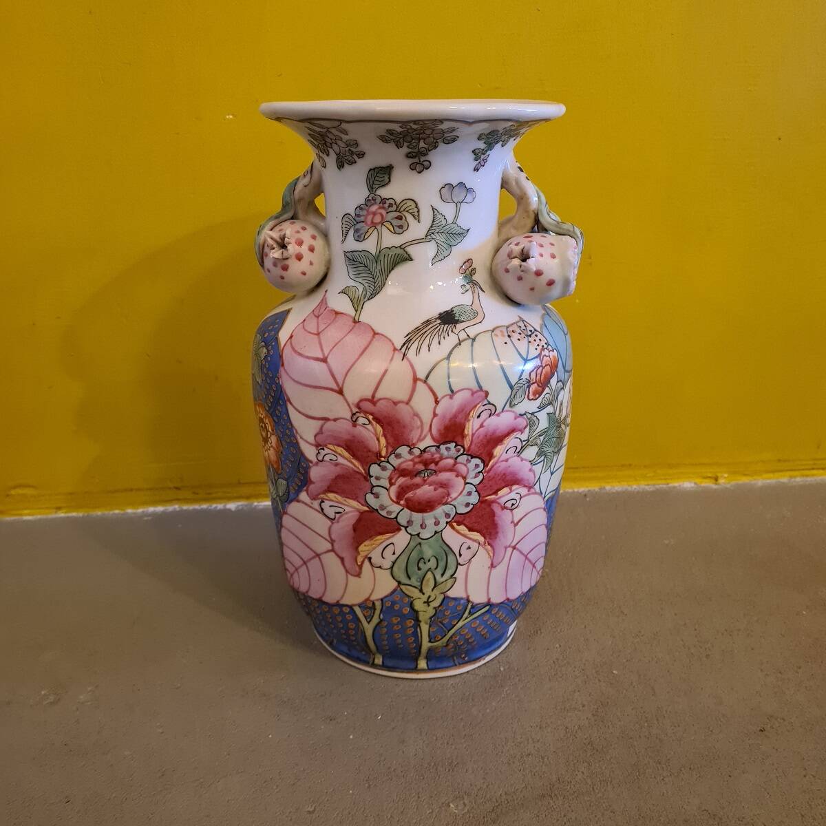 Famille Roze Chinese Porcelain Vase, 1st Half Of The 20th Century