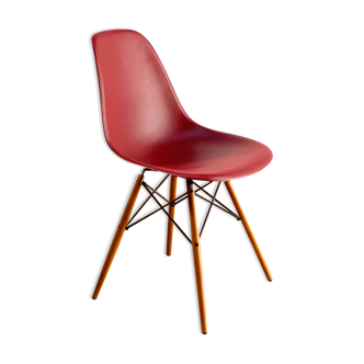 DSW chair by Charles & Ray Eames, Vitra