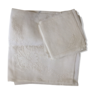 Nappe brodé et incrusté + 6 serviettes