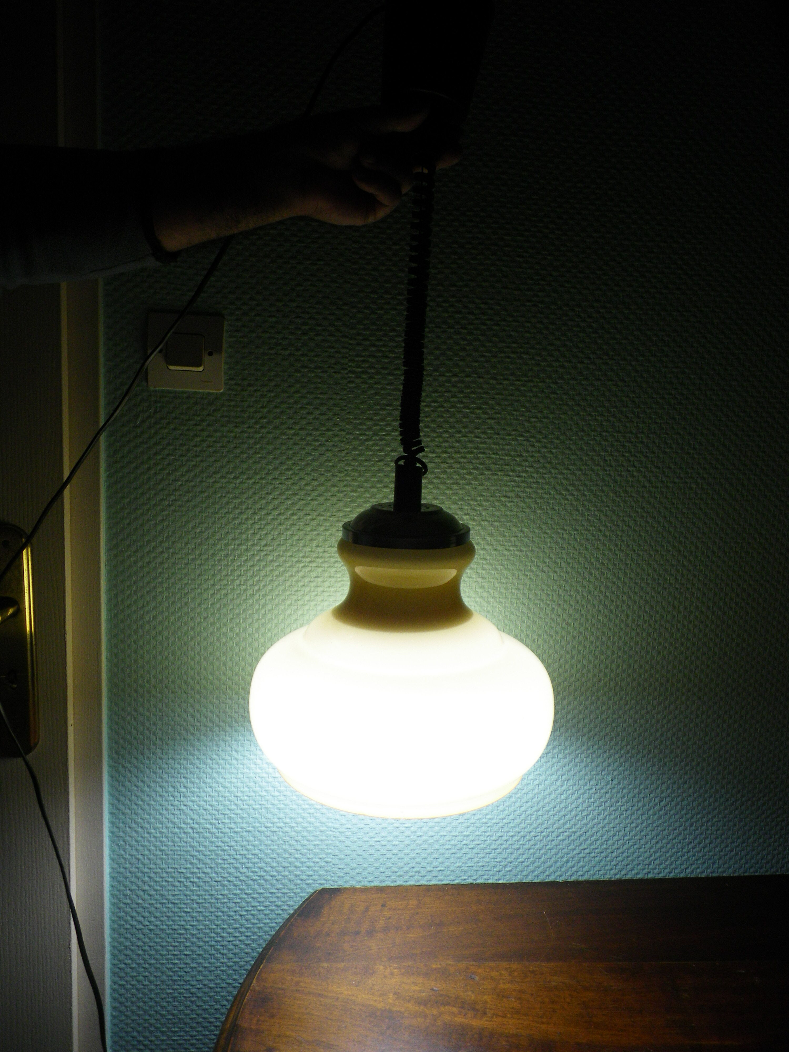 Suspension up and down, opaline lampshade, chrome metal, volvit system