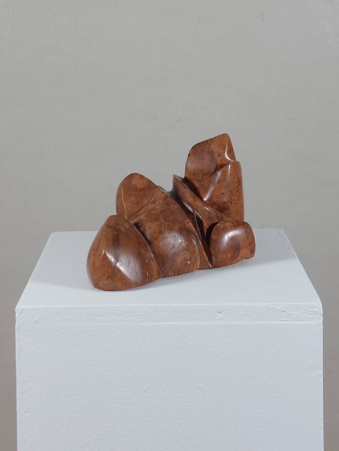 Sculpture en marbre artisanale de forme organique vintage