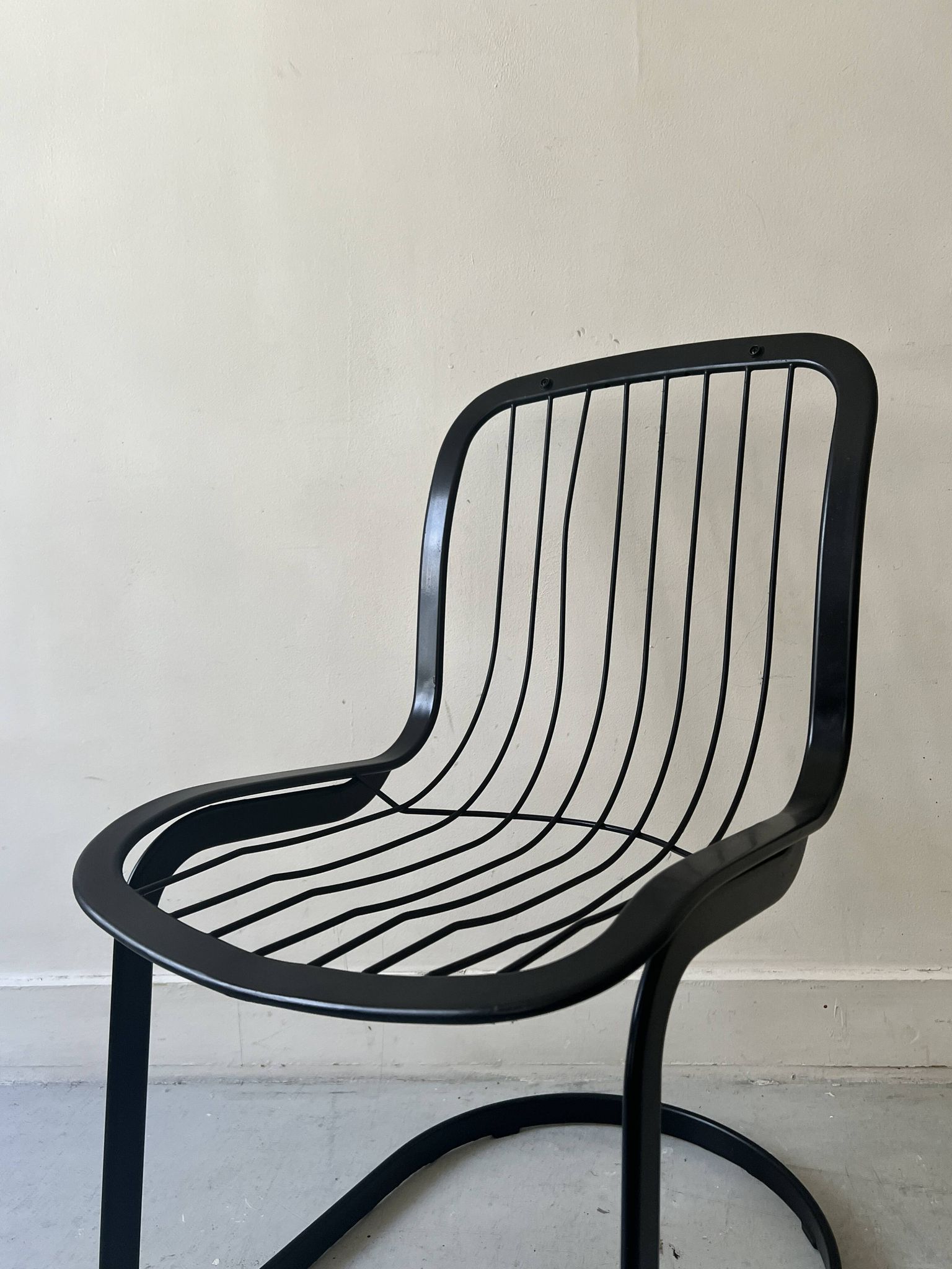 Cidue chair in black metal and short velvet, designed by Willy Rizzo in 1970.