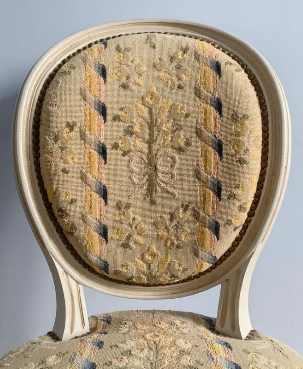 Chaise et fauteuil médaillon, style louis xvi, vers 1950