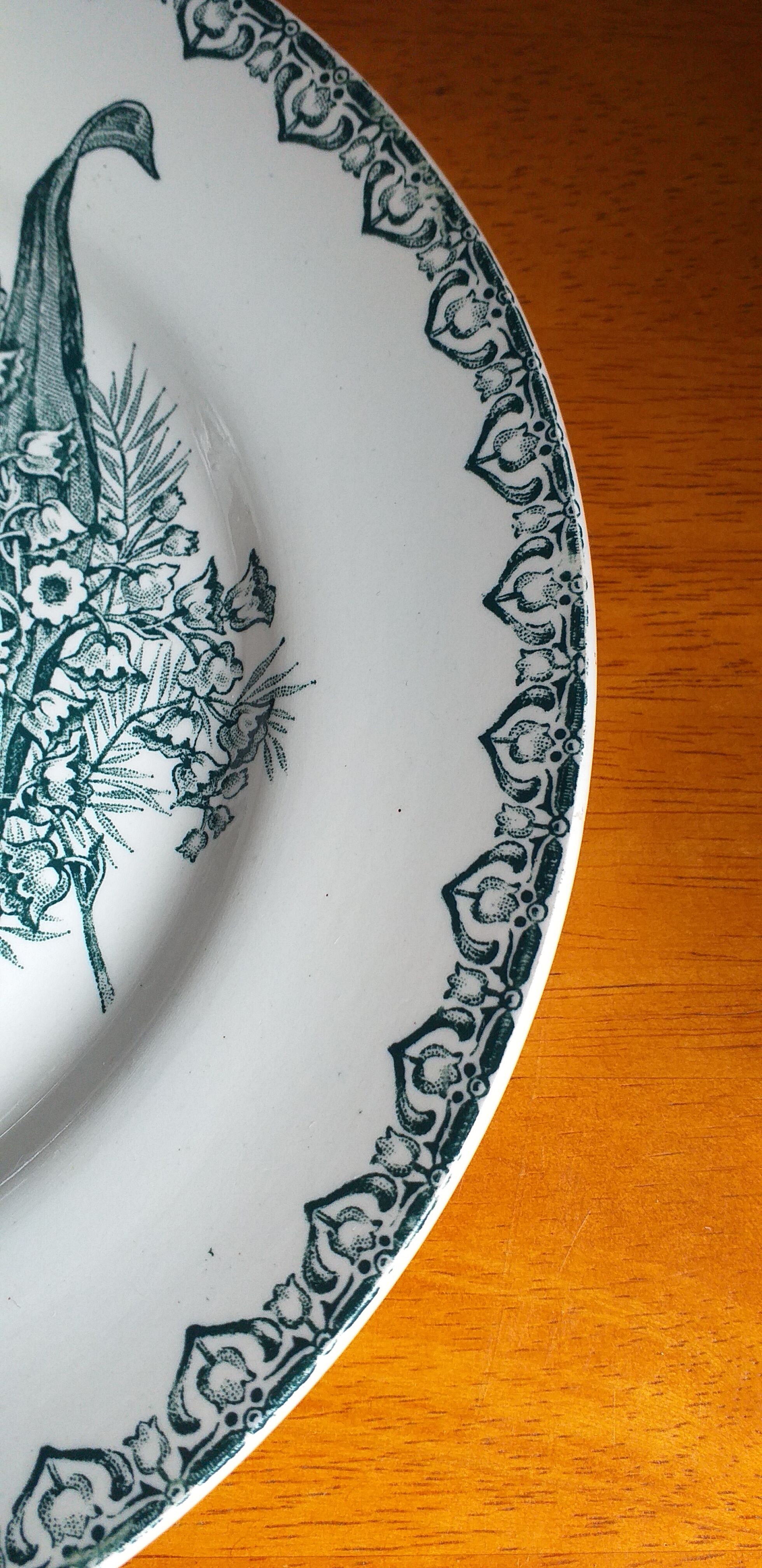 Flat porcelain plate st Amandinoise st amand model thrush
