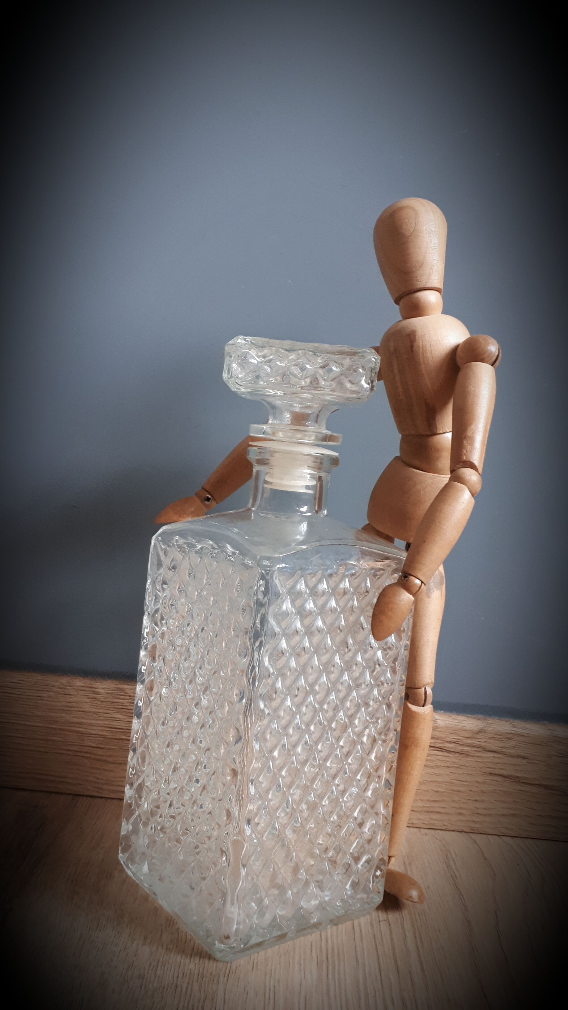 Carafe whiskey in chiselled glass