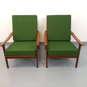 Pair of vintage Scandinavian armchairs in teak and green fabric from the 1960s.