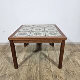 Table en teck avec céramiques, Danemark, années 1960.