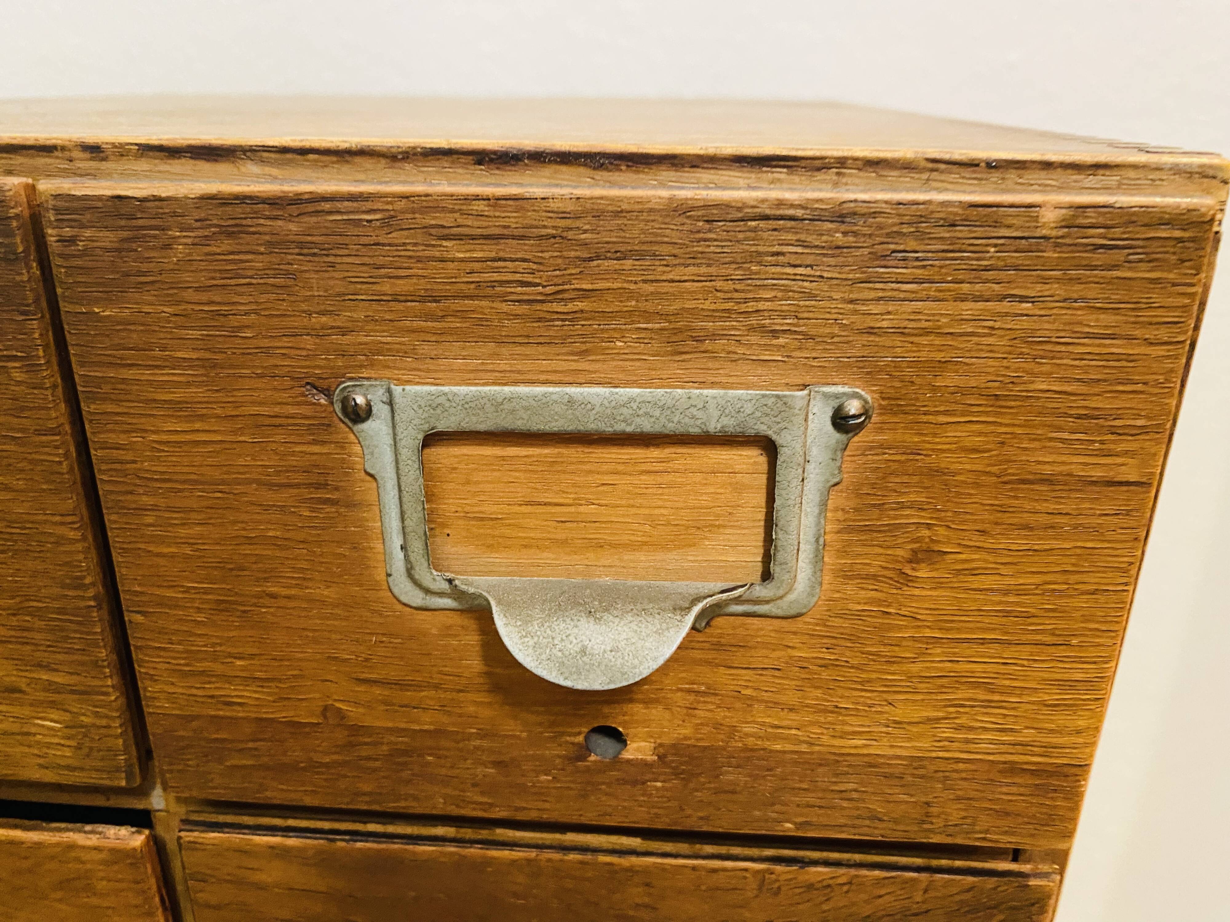 industrial storage unit with drawers to place