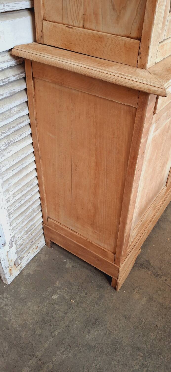 Two-piece glass-fronted buffet