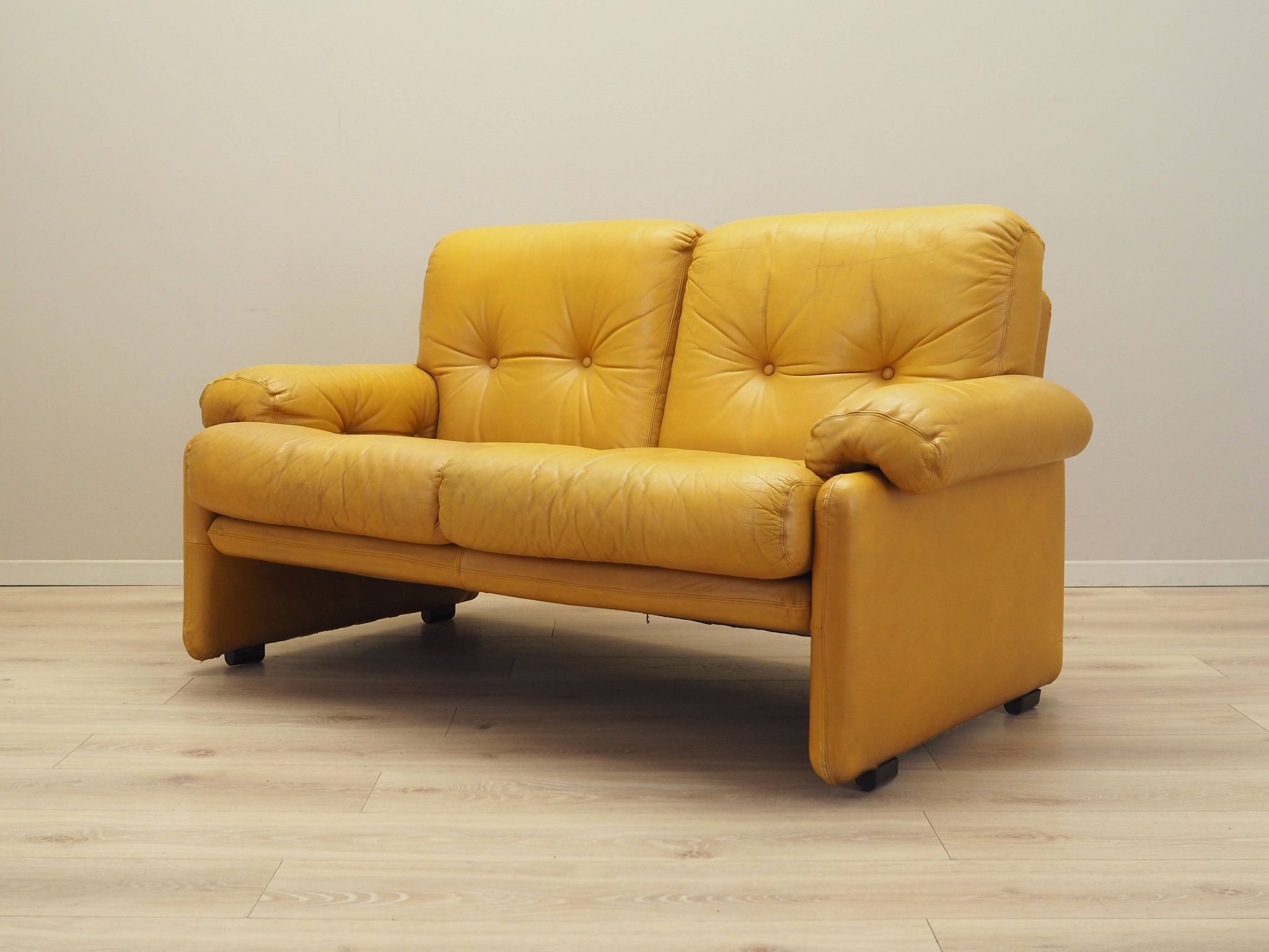Yellow leather sofa, Italian design, 1960s, manufacturer: B&B Italia, design.