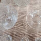 Carafe set, 5 small digestive glasses and 2 leaf-patterned cup glasses.