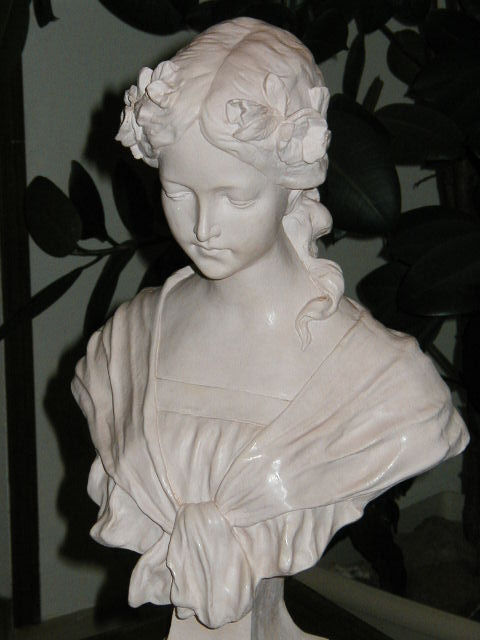 Bust of a woman art nouveau marianne style, beige patina very light