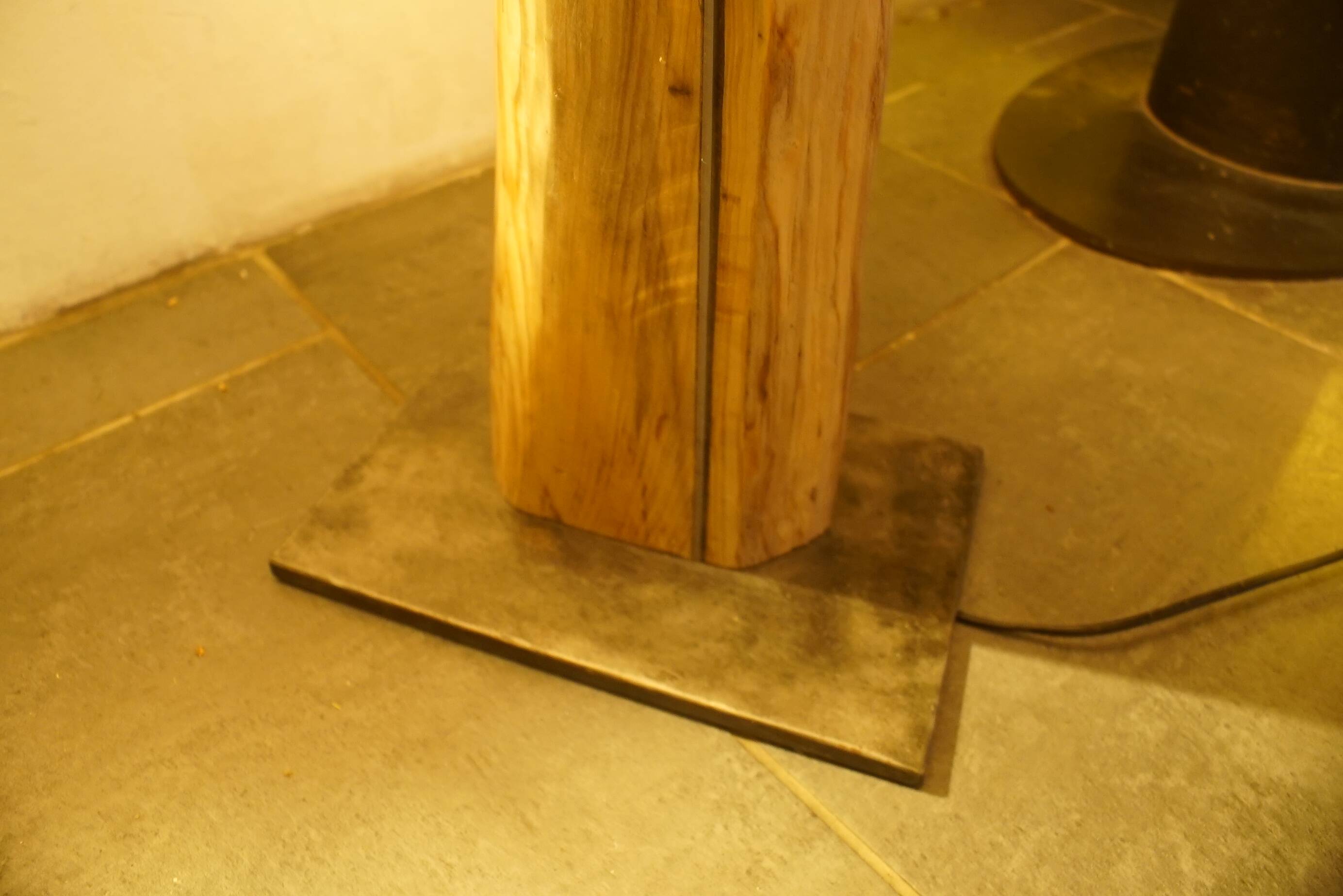 High-end industrial chic style lamp – cedar wood & metal