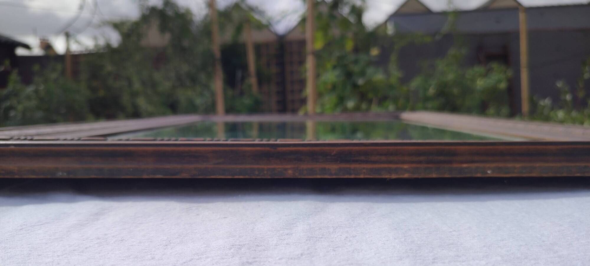 Grand miroir ancien biseauté cadre en bois sculpté