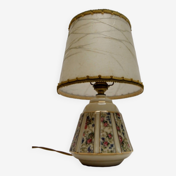 lampe chevet  bureau porcelaine fleurs dorure signée abat-jour vintage