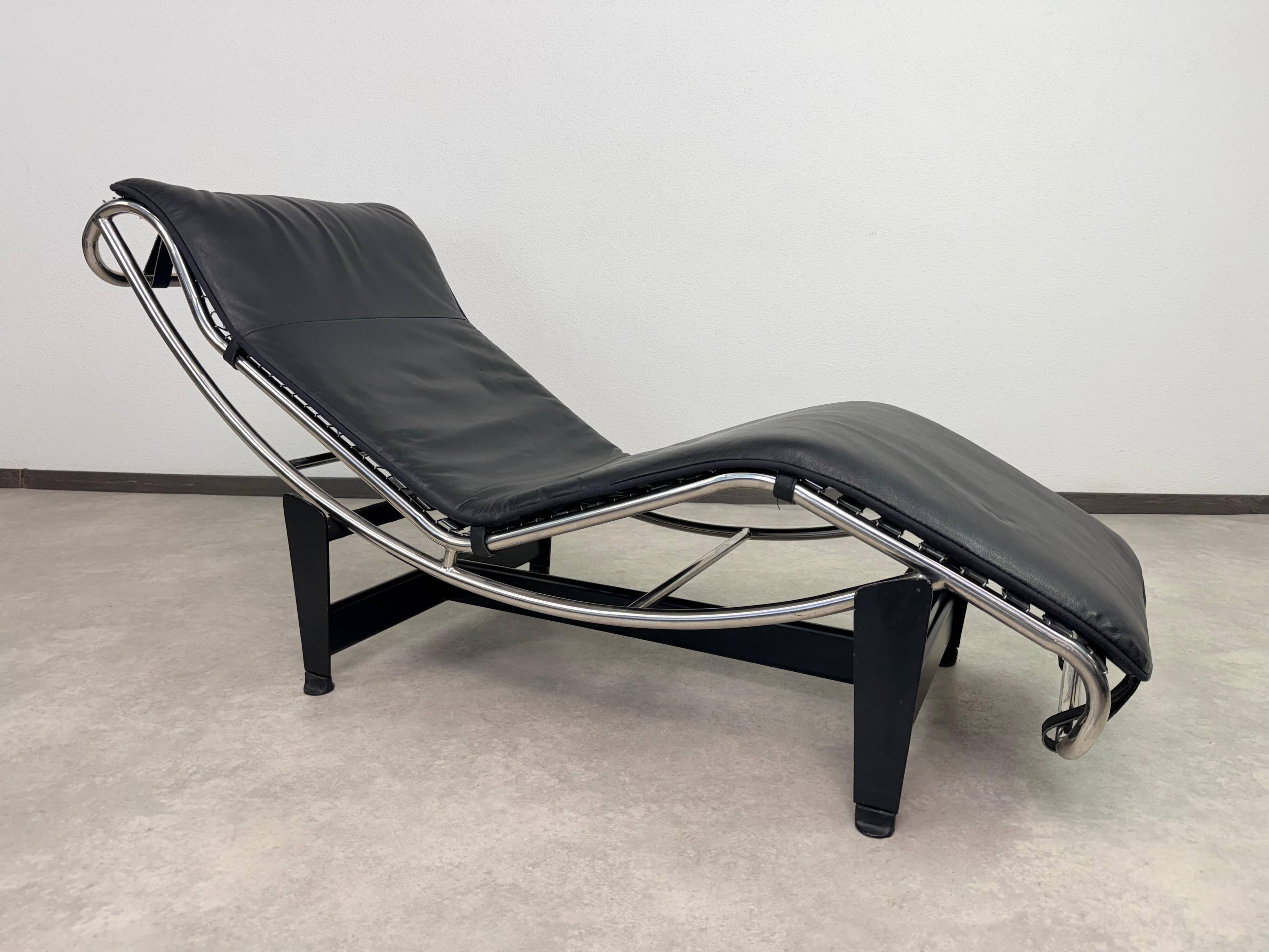 Vintage LC4 Chaise Longue by Le Corbusier in black leather