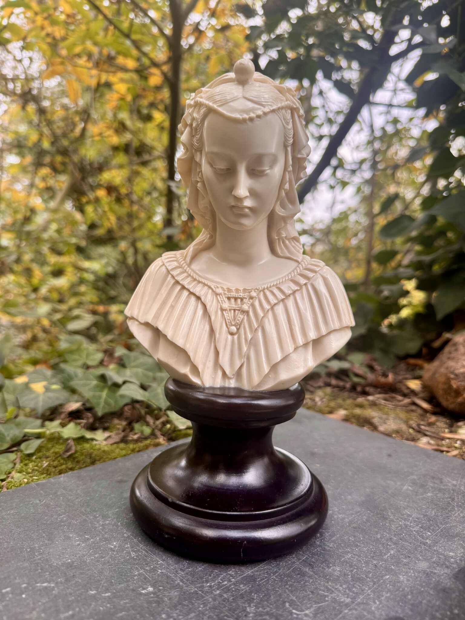 Italian Renaissance alabaster bust of the Madonna