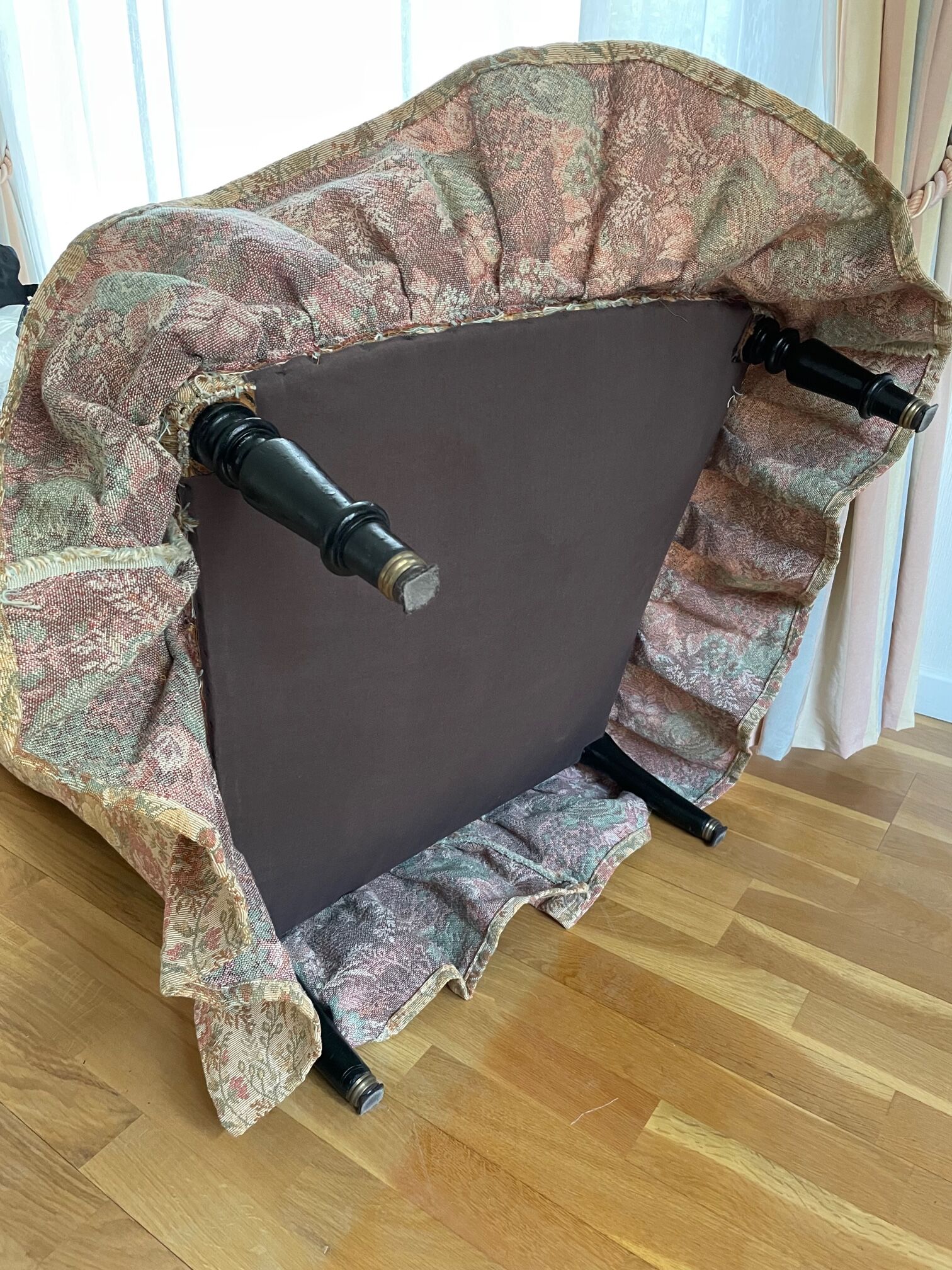 Antique toad armchair