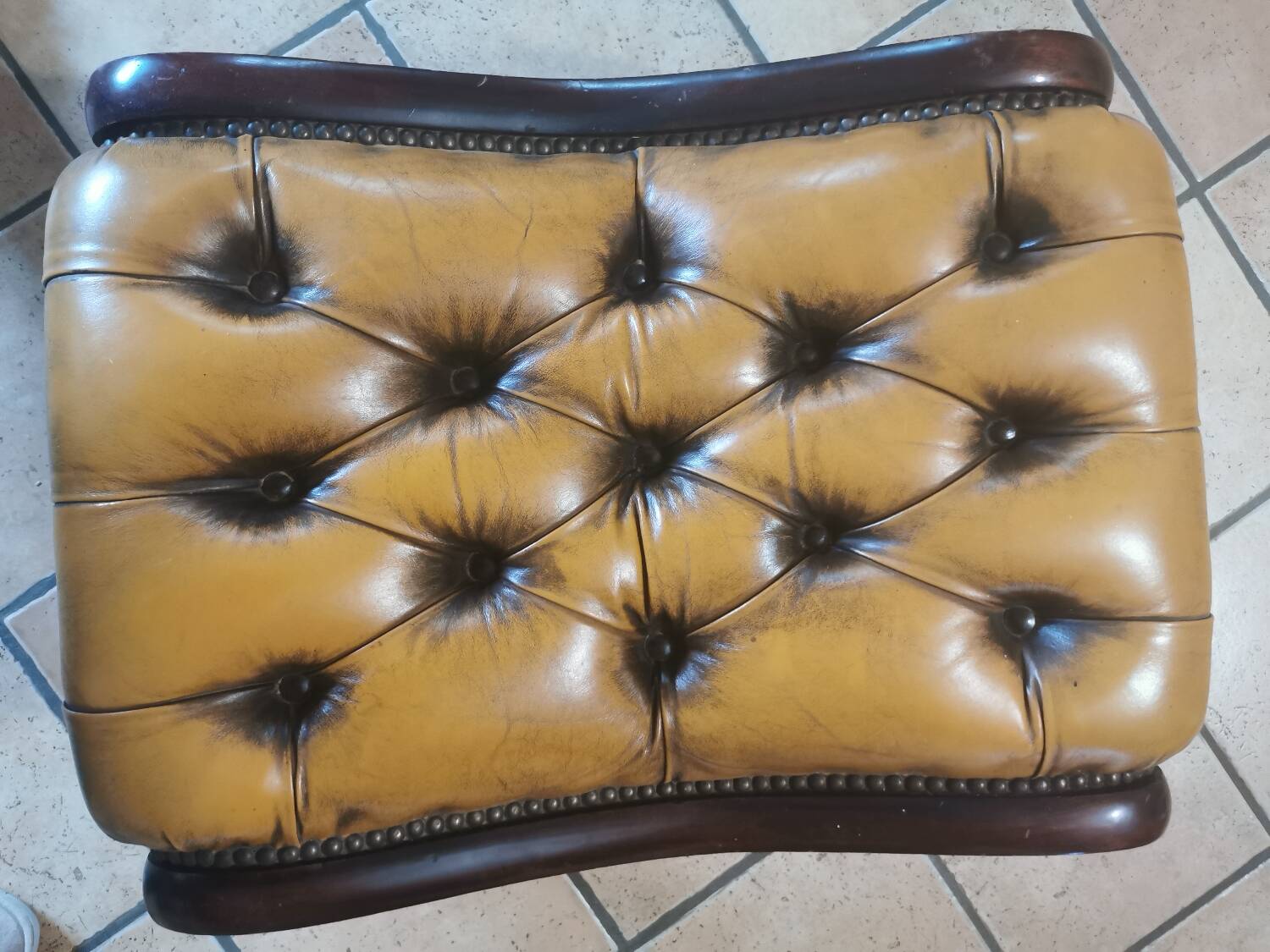 Chesterfield footrest
